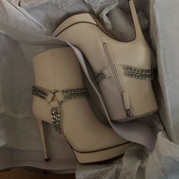 Jlo ‘Fhanzee’ Stiletto Boots - Picture 3 of 10